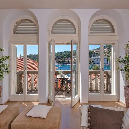 5br City Centre Hvar - What'app - 0034-635-518-216 - For Reservations! Hvar Town